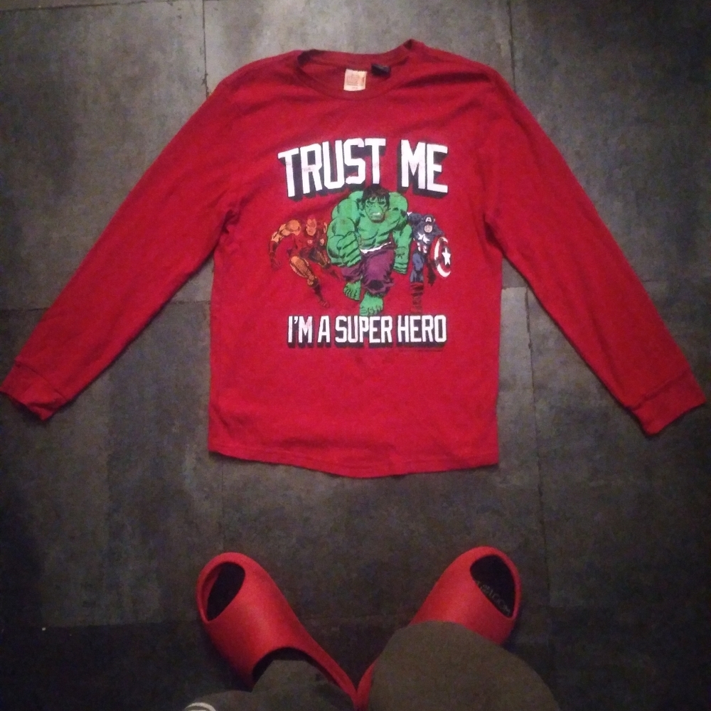 Marvel "Trust Me I'm A Super Hero" Long Sleeve Red Tee - Size XXL/ 2EG (18)
